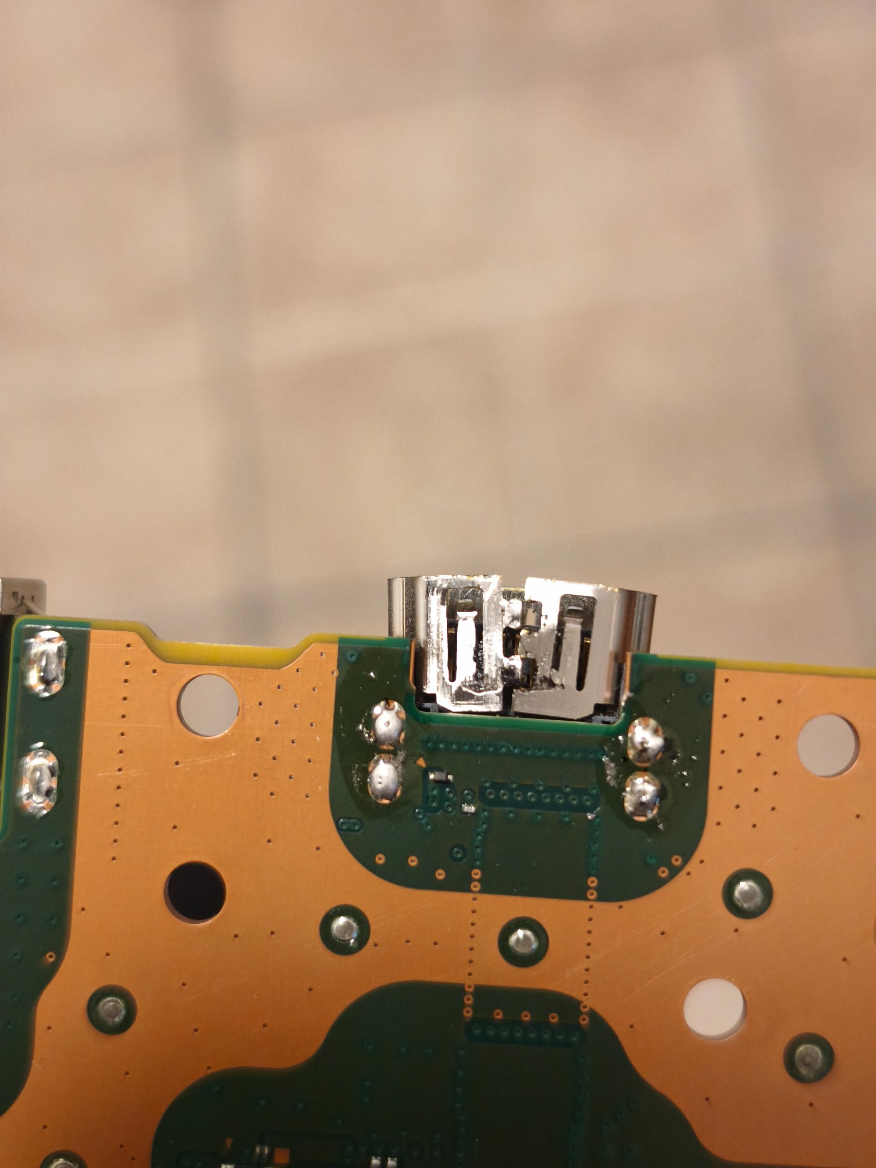 Playstation 5 HDMI lizdo remontas