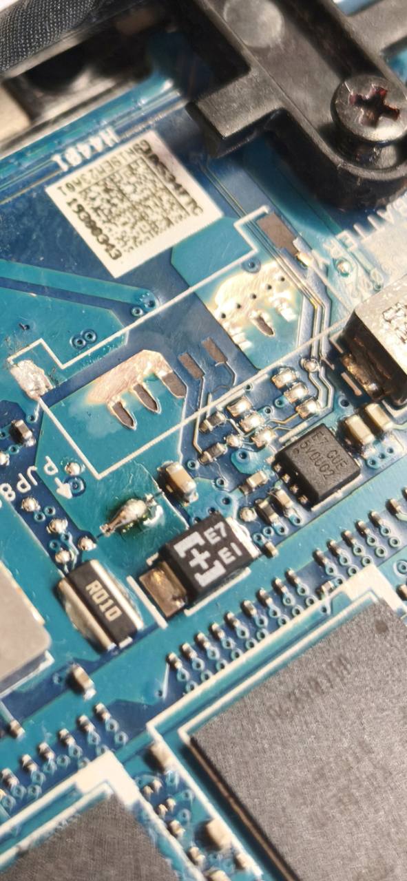 ASUS UX534F DATA ir CLOCK linijų remonto vieta