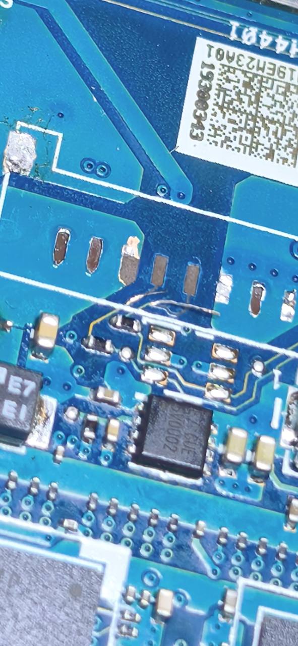ASUS UX534F plokštės sritis remonto metu