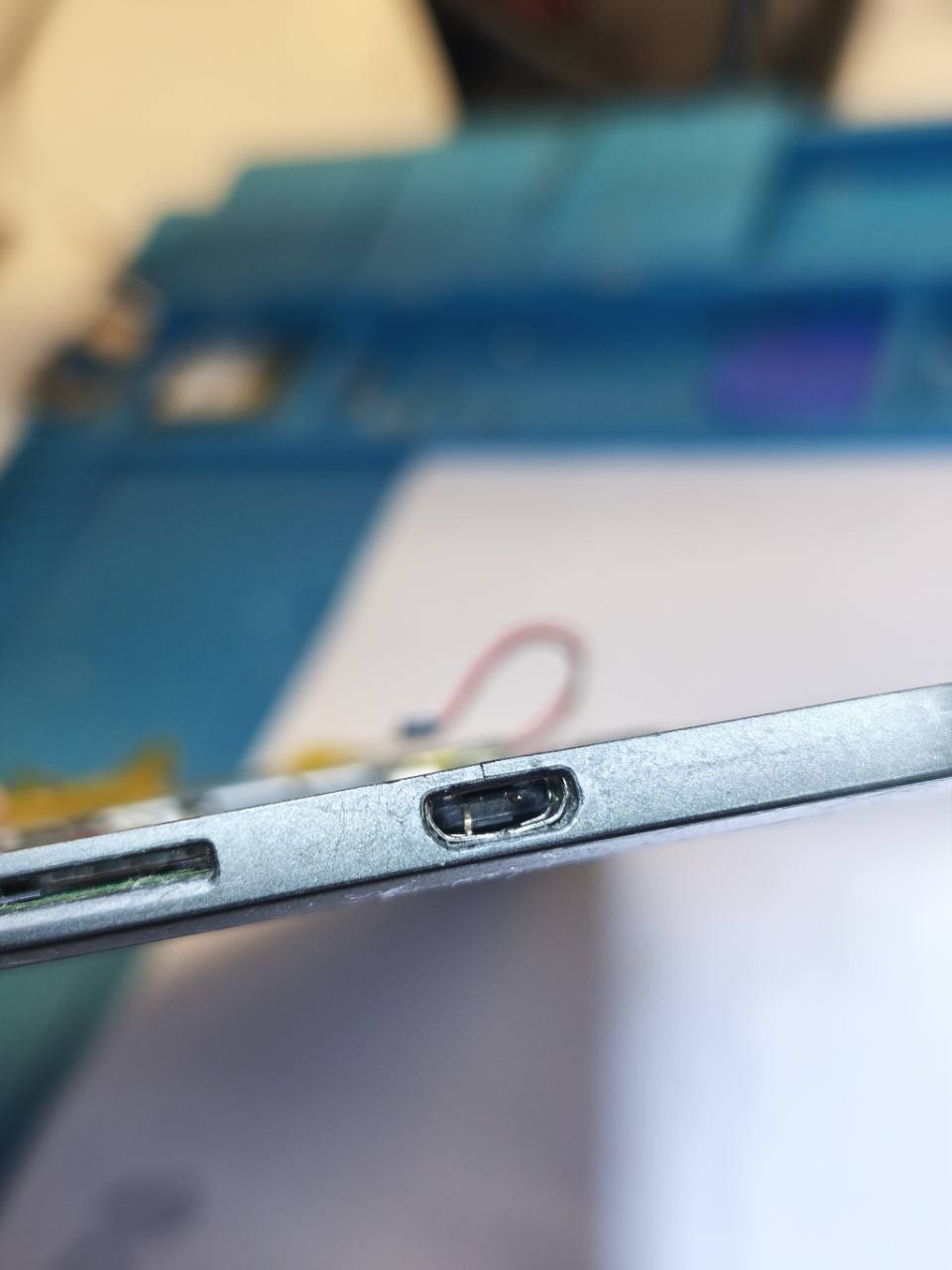 PocketBook skaityklės micro USB jungtis korpuse